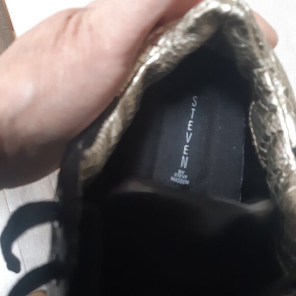 Steve Madden Black Runners (Sneakers) with gold and silver trim Size 8 - Picture 6 of 13